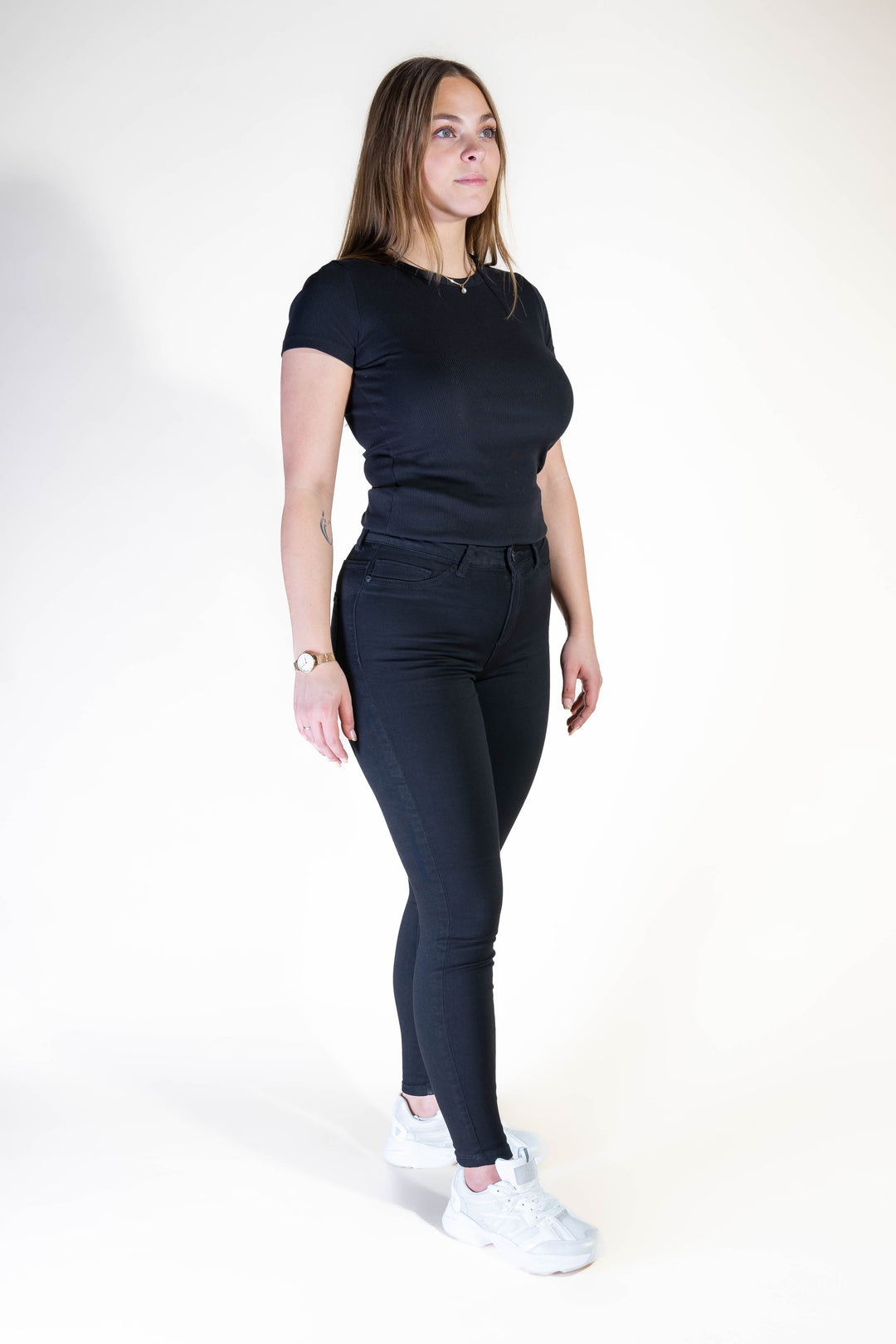 Køb stilfulde og ekstremt behagelige Callie Jeans fra Noisy May til landets bedste priser. Gratis fragt ved køb over 499 kr. Se vores forskellige Perforamance varianter her! Besøg Webshoppen. 